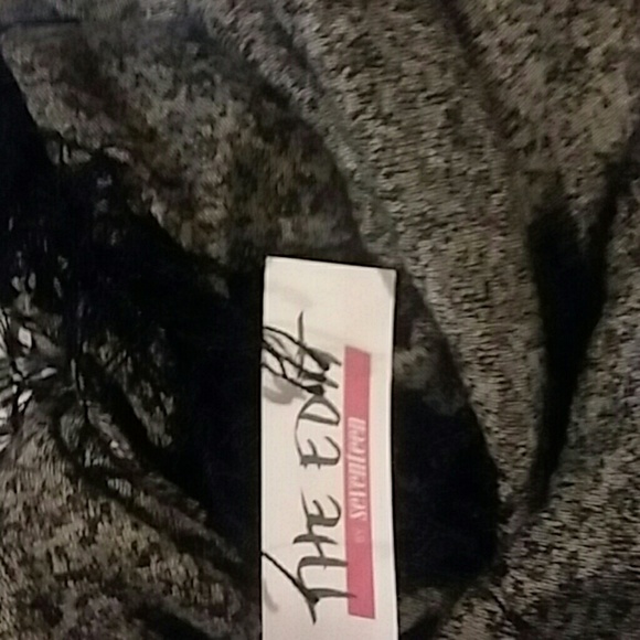 NWT Cozy Fringe Crop Sweater Grey Black Size L - Picture 5 of 6